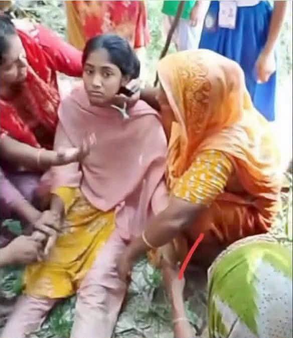 গতকাল স্কুলে যাওয়ার সময় ১০-১৫ জন যু'বক এই মে'য়েটিকে...see more